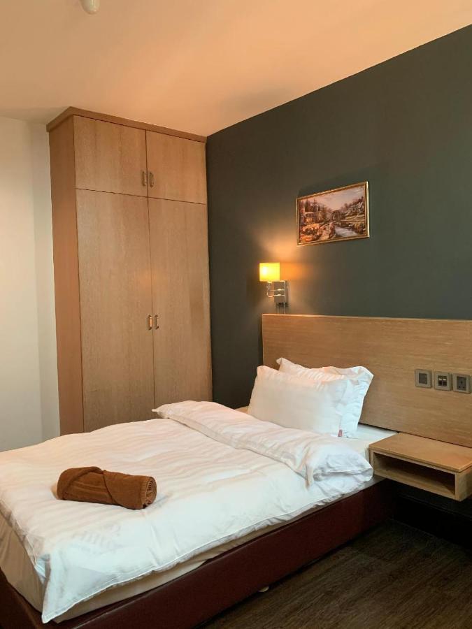The Room Hotel Miri Exteriör bild