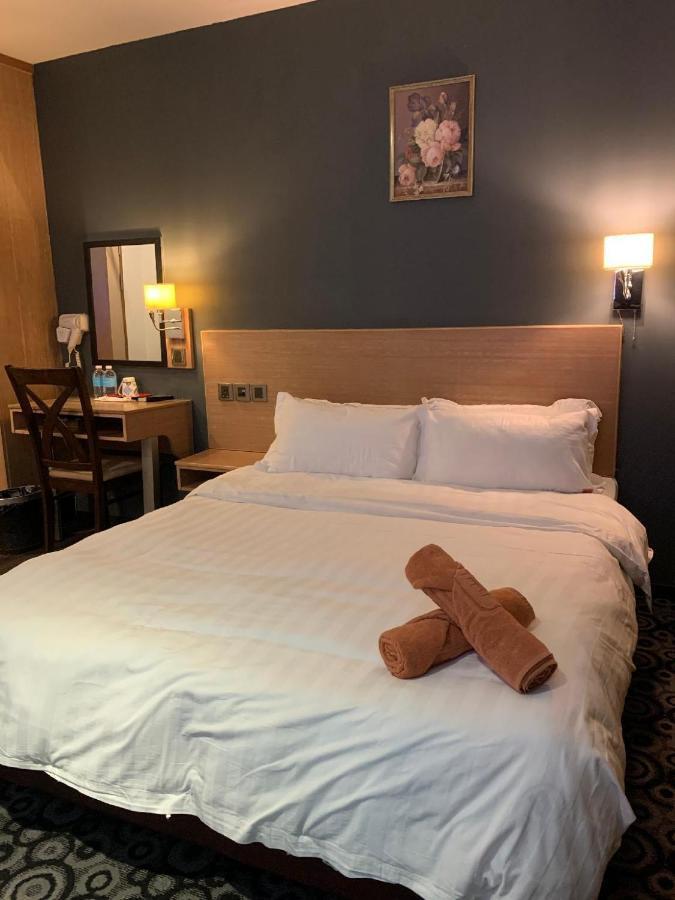 The Room Hotel Miri Exteriör bild