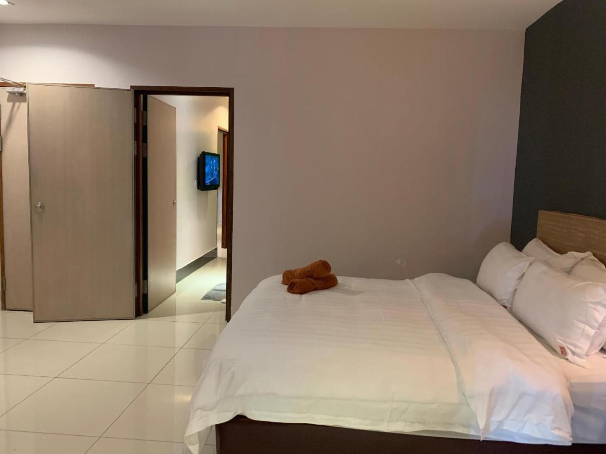 The Room Hotel Miri Exteriör bild